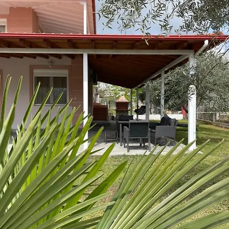 Луксозна вила Seaside House Karianí